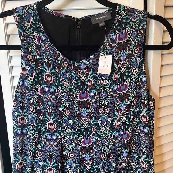 NWT XS Limited Pleated Flowy Dress - Picture 4 of 5
